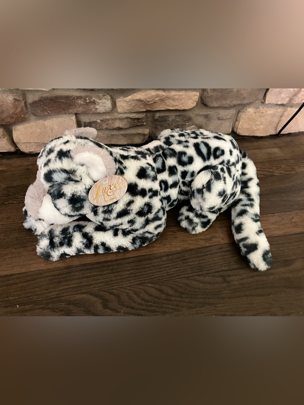 Aurora Luxe Boutique Asha white leopard plush -NWT